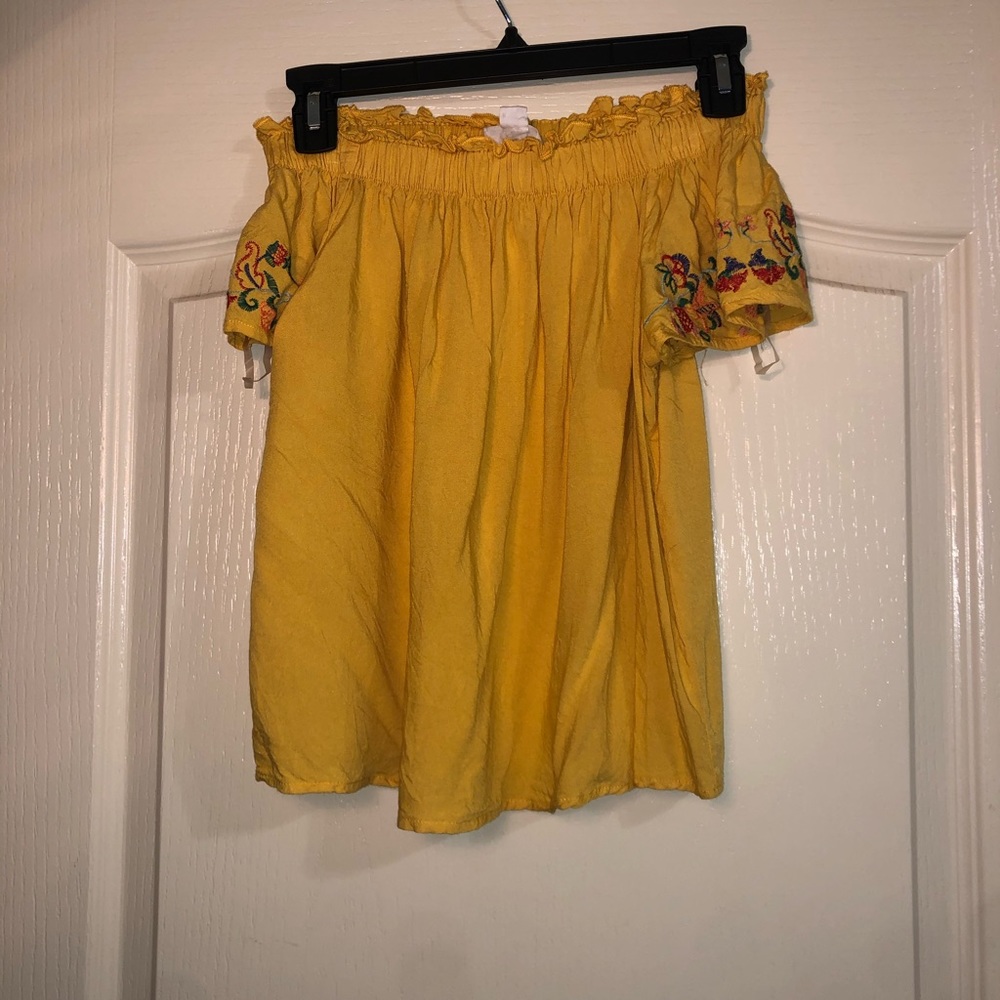 Yellow strapless shirt